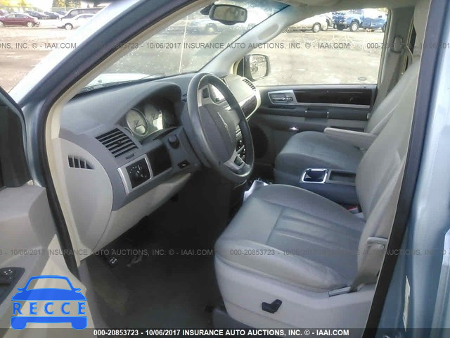 2009 Chrysler Town and Country 2A8HR54149R632570 image 4