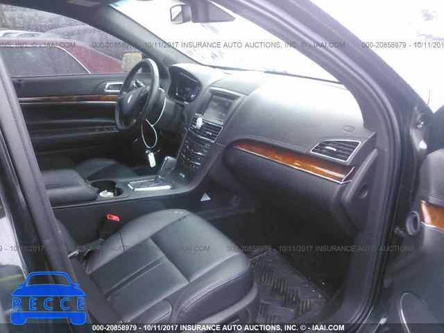 2015 Lincoln MKT 2LMHJ5NK9FBL00747 image 4