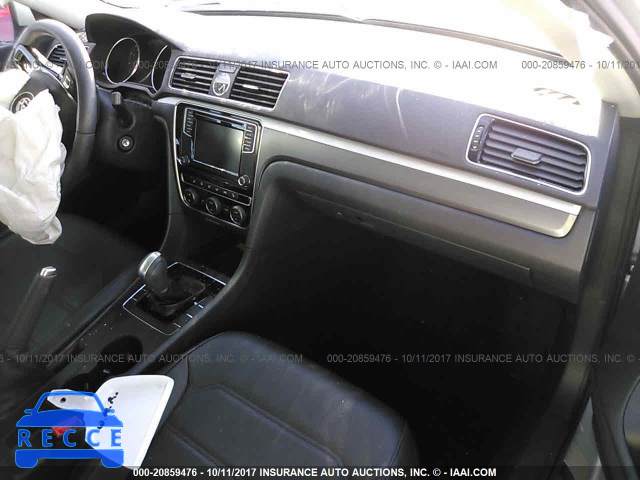 2017 VOLKSWAGEN PASSAT R-LINE 1VWDT7A30HC067974 image 4