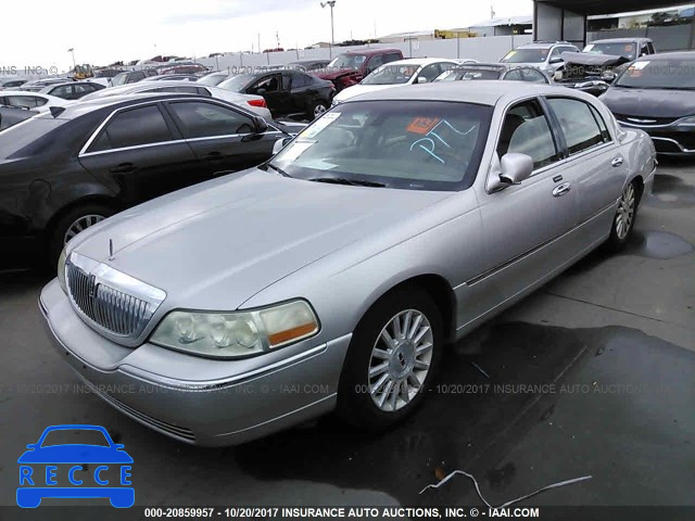 2003 Lincoln Town Car SIGNATURE 1LNHM82W43Y611092 Bild 1