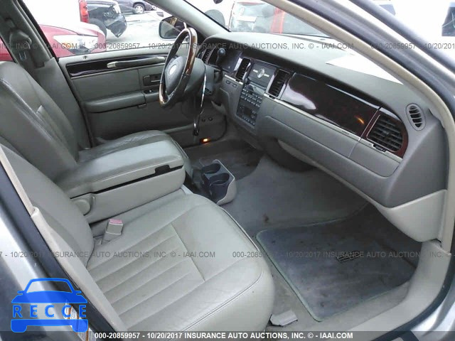 2003 Lincoln Town Car SIGNATURE 1LNHM82W43Y611092 зображення 4