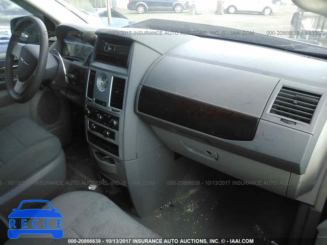 2010 Chrysler Town & Country LX 2A4RR4DEXAR214652 image 4