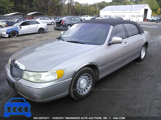 2001 Lincoln Town Car EXECUTIVE 1LNHM81W01Y647571 image 1