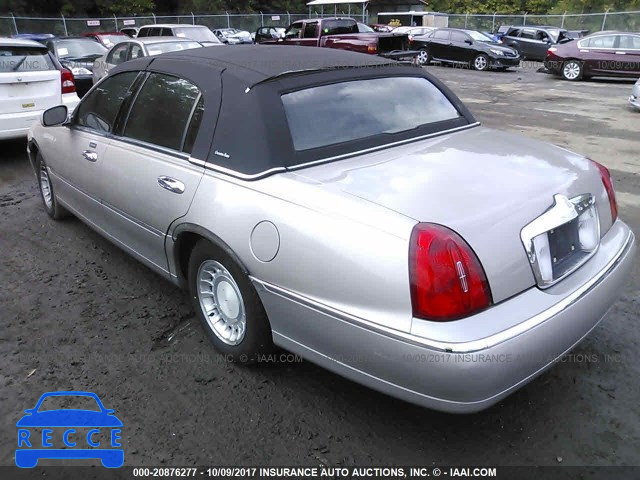 2001 Lincoln Town Car EXECUTIVE 1LNHM81W01Y647571 image 2