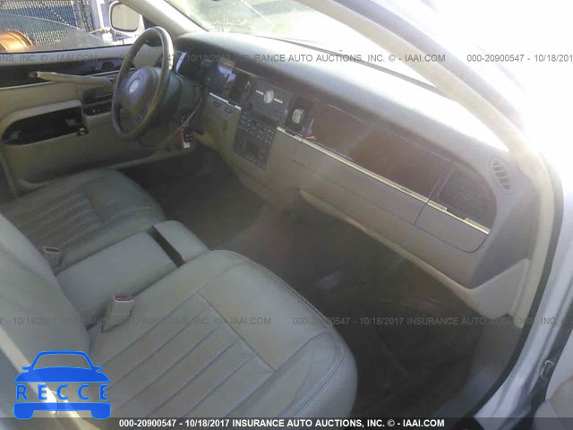 2003 Lincoln Town Car 1LNHM81W33Y618133 зображення 4