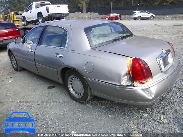 2000 Lincoln Town Car 1LNHM81WXYY915830 Bild 2