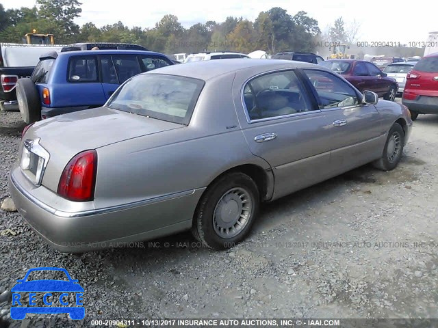 2000 Lincoln Town Car 1LNHM81WXYY915830 зображення 3