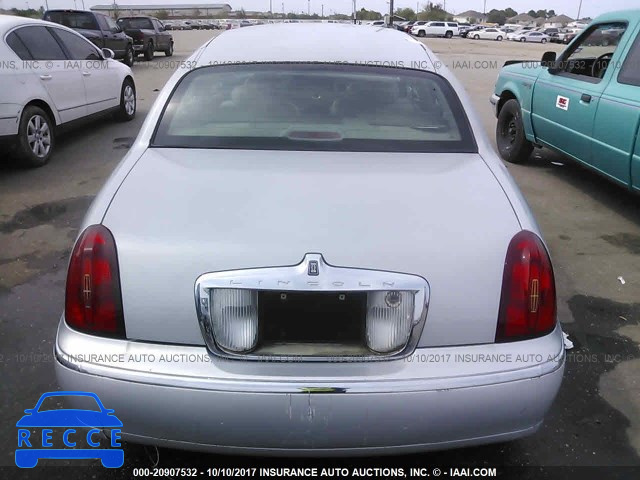 2000 Lincoln Town Car 1LNHM83W5YY900021 image 5