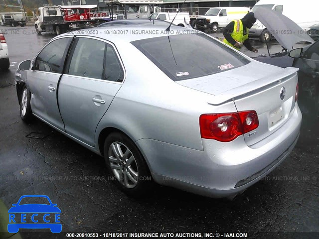 2007 Volkswagen Jetta 3VWEF71K07M147985 Bild 2