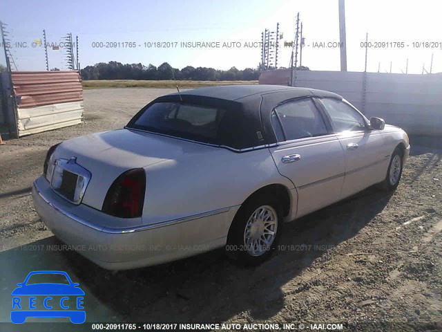 1998 Lincoln Town Car 1LNFM83W1WY684530 image 3