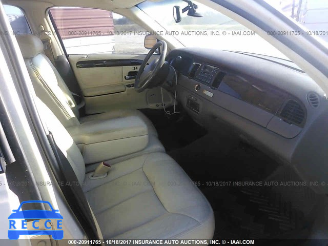 1998 Lincoln Town Car 1LNFM83W1WY684530 image 4