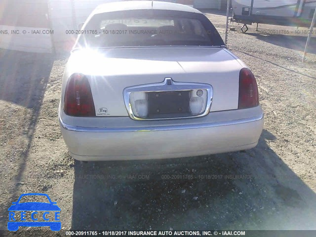 1998 Lincoln Town Car 1LNFM83W1WY684530 image 5