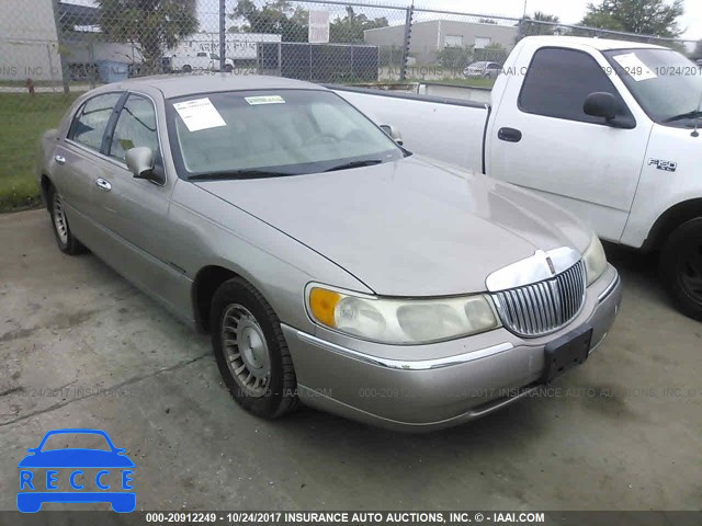 2000 Lincoln Town Car EXECUTIVE 1LNHM81W9YY898213 зображення 0