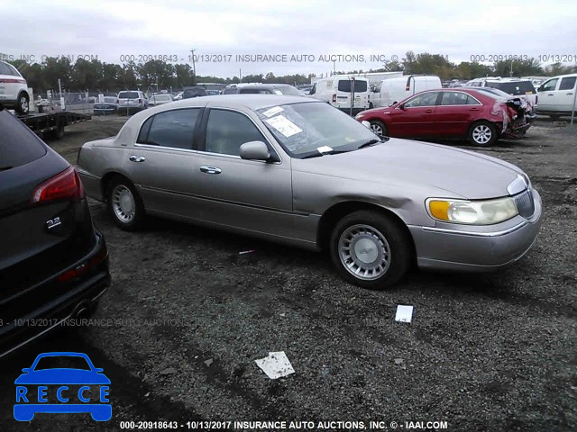 2000 Lincoln Town Car EXECUTIVE 1LNHM81W8YY915826 image 0