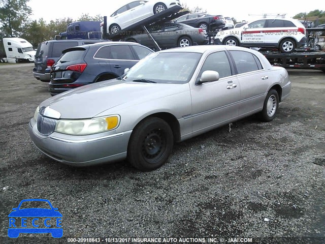 2000 Lincoln Town Car EXECUTIVE 1LNHM81W8YY915826 Bild 1