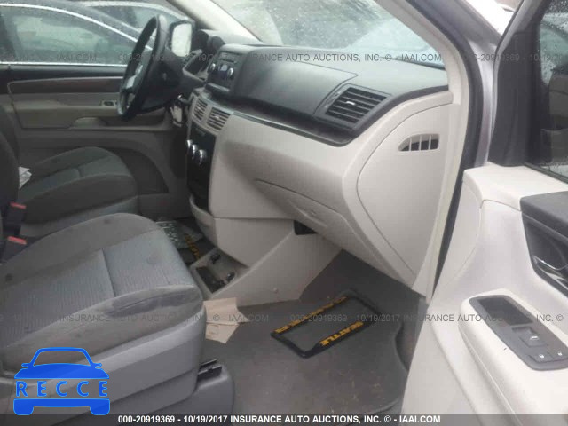 2009 Volkswagen Routan 2V8HW44179R517735 image 4