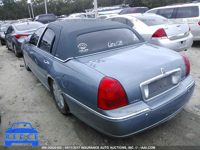 2004 Lincoln Town Car ULTIMATE 1LNHM83W54Y678073 image 2