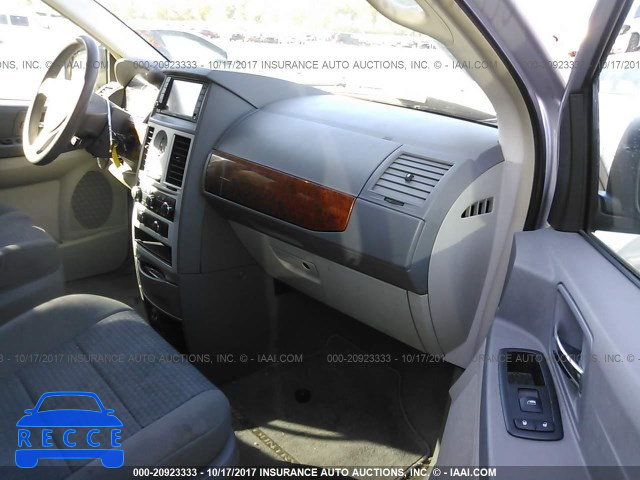 2009 Chrysler Town & Country LX 2A8HR44E59R572361 image 4