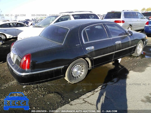 1999 Lincoln Town Car EXECUTIVE 1LNHM81W2XY709481 зображення 3