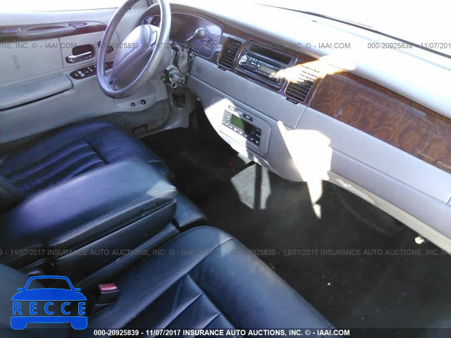 1999 Lincoln Town Car EXECUTIVE 1LNHM81W2XY709481 image 4