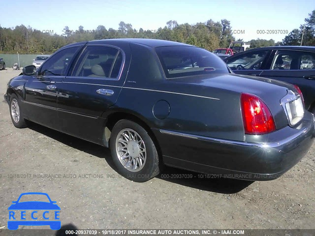 2001 Lincoln Town Car SIGNATURE 1LNHM82WX1Y719309 Bild 2