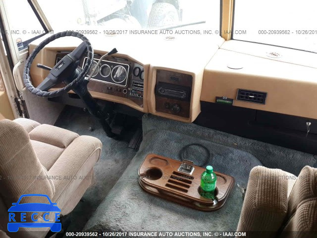 1985 CHEVROLET P30 1GBJP37W3F3340704 image 4