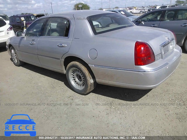 2004 Lincoln Town Car 1LNHM81W64Y652892 Bild 2