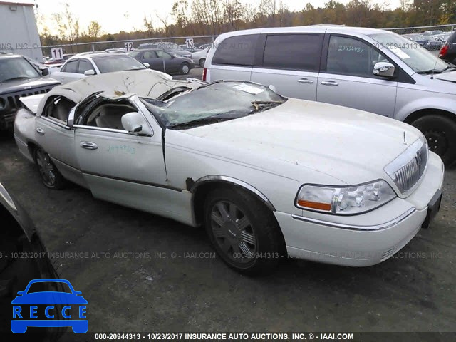 2004 Lincoln Town Car 1LNHM83W54Y604118 Bild 0