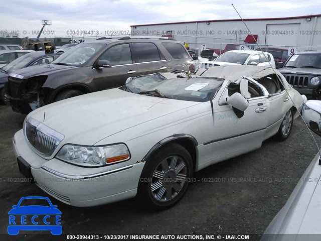 2004 Lincoln Town Car 1LNHM83W54Y604118 зображення 1