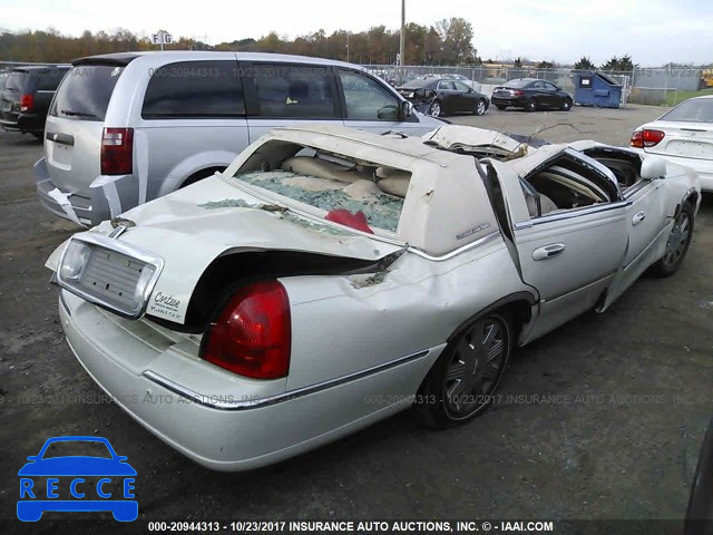 2004 Lincoln Town Car 1LNHM83W54Y604118 image 3