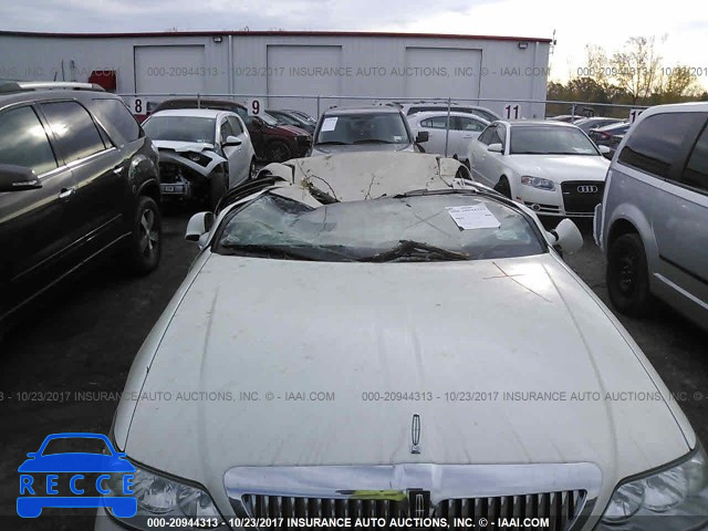 2004 Lincoln Town Car 1LNHM83W54Y604118 зображення 5