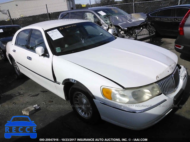 2001 Lincoln Town Car EXECUTIVE 1LNHM81W61Y717736 image 0