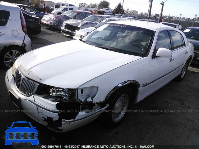 2001 Lincoln Town Car EXECUTIVE 1LNHM81W61Y717736 image 1