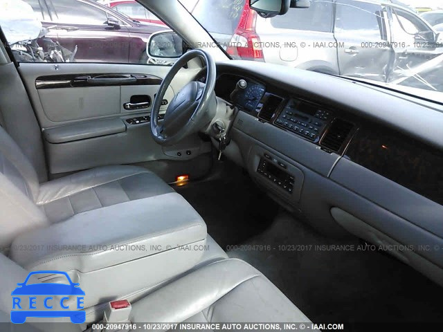 2001 Lincoln Town Car EXECUTIVE 1LNHM81W61Y717736 image 4