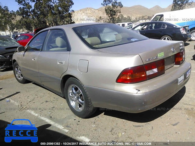 1998 Lexus ES 300 JT8BF28G6W0096714 Bild 2