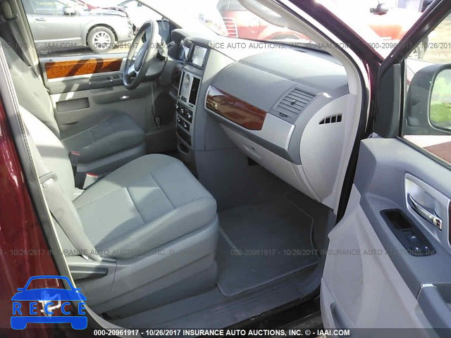 2009 Chrysler Town and Country 2A8HR54119R555835 image 4