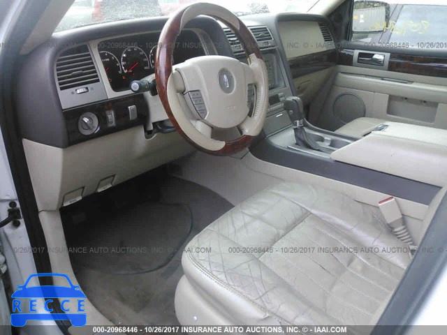 2004 Lincoln Navigator 5LMFU28R74LJ39245 зображення 4