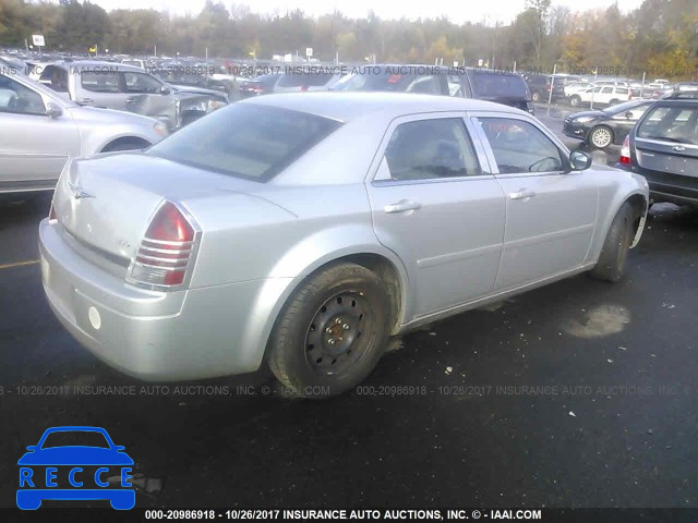 2005 Chrysler 300 2C3JA43RX5H179691 image 3