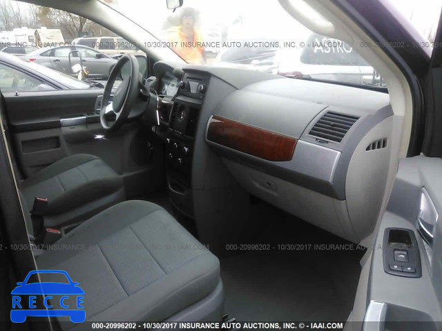 2008 Chrysler Town and Country 2A8HR54P38R843083 image 4