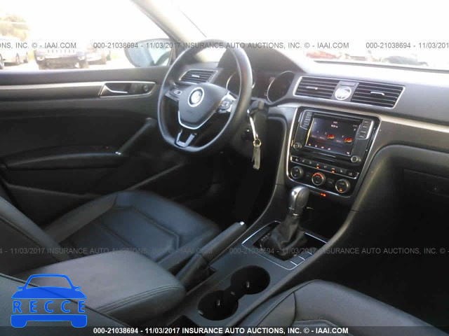 2017 VOLKSWAGEN PASSAT 1VWDT7A33HC043037 image 4