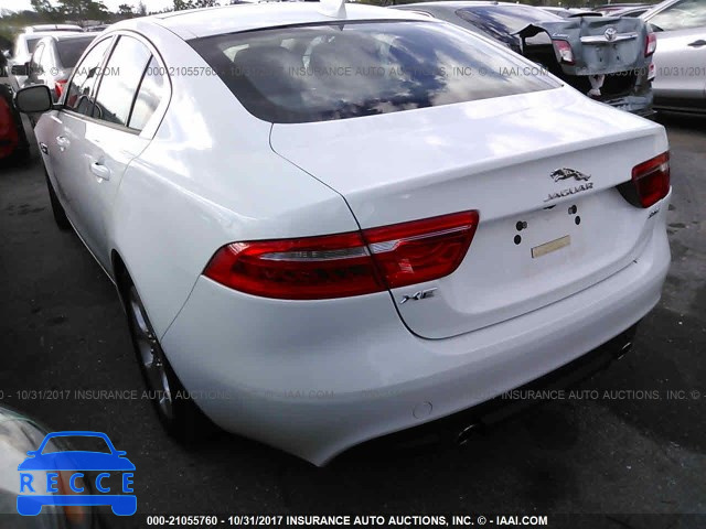 2017 JAGUAR XE SAJAR4BG4HA977449 Bild 2