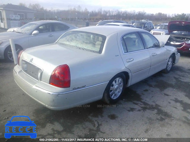 2004 Lincoln Town Car ULTIMATE 1LNHM83W74Y611832 зображення 3