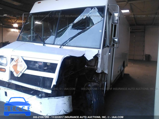 2000 FREIGHTLINER CHASSIS M LINE WALK-IN VAN 4UZA4FA49YCG23025 Bild 1