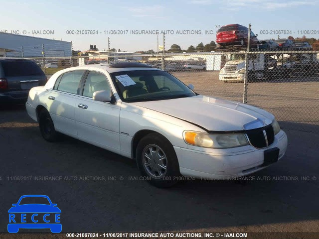 1998 Lincoln Town Car SIGNATURE 1LNFM82W5WY717742 image 0