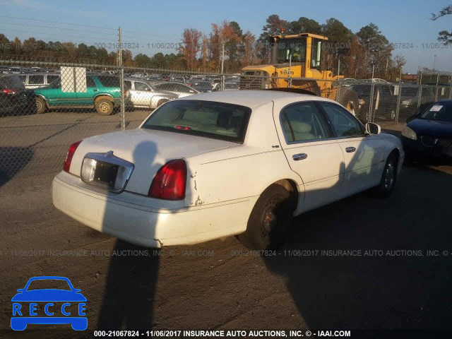 1998 Lincoln Town Car SIGNATURE 1LNFM82W5WY717742 image 3