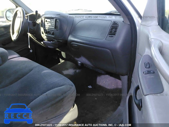 1999 Ford Expedition 1FMPU18L0XLA73025 image 4