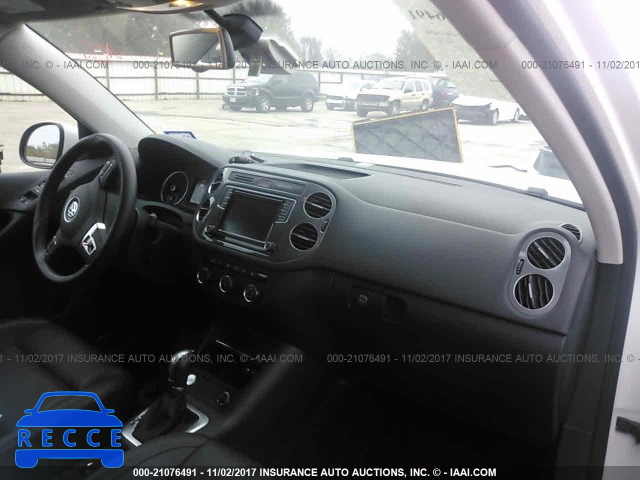 2017 VOLKSWAGEN TIGUAN WVGAV7AX6HK015110 image 4
