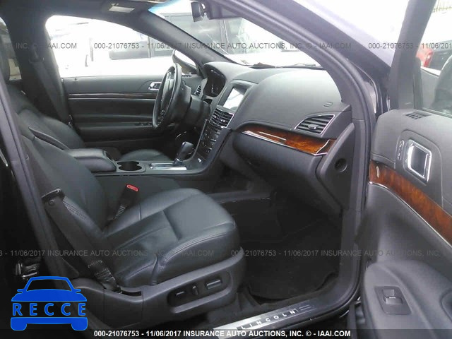 2016 Lincoln MKT 2LMHJ5NK8GBL01602 зображення 4