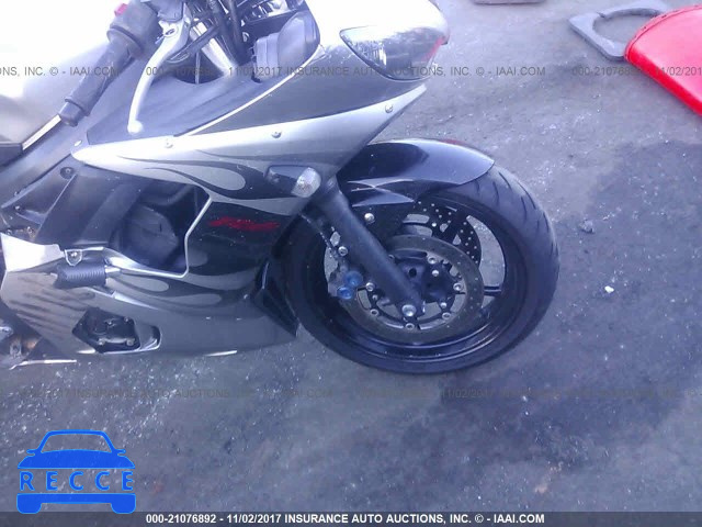 2004 Yamaha YZFR6 JYARJ06E74A019812 Bild 4