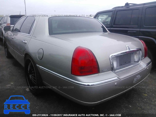 2003 Lincoln Town Car SIGNATURE 1LNHM82WX3Y692311 Bild 2